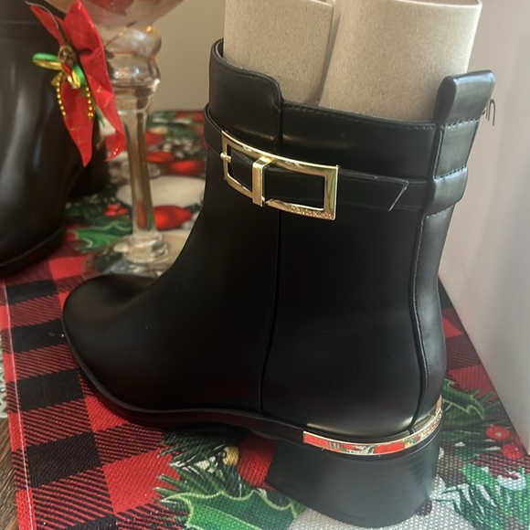 Selleing Brand New Calvin Klein Boots in the box - Picture 5 of 11